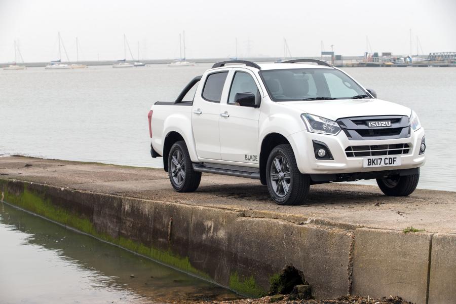  Isuzu D-Max Blade Double Cab 2017 года  (UK) (фото 15 из 52)